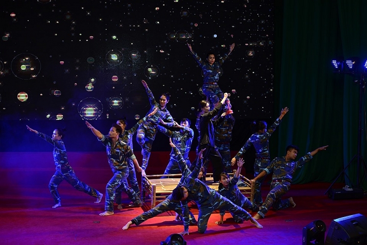khai mac lien hoan nghe thuat quan chung vietsovpetro lan thu 25