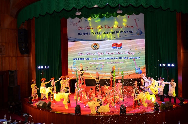 khai mac lien hoan nghe thuat quan chung vietsovpetro lan thu 25