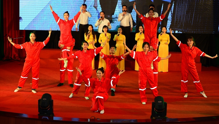 khai mac lien hoan nghe thuat quan chung vietsovpetro lan thu 25
