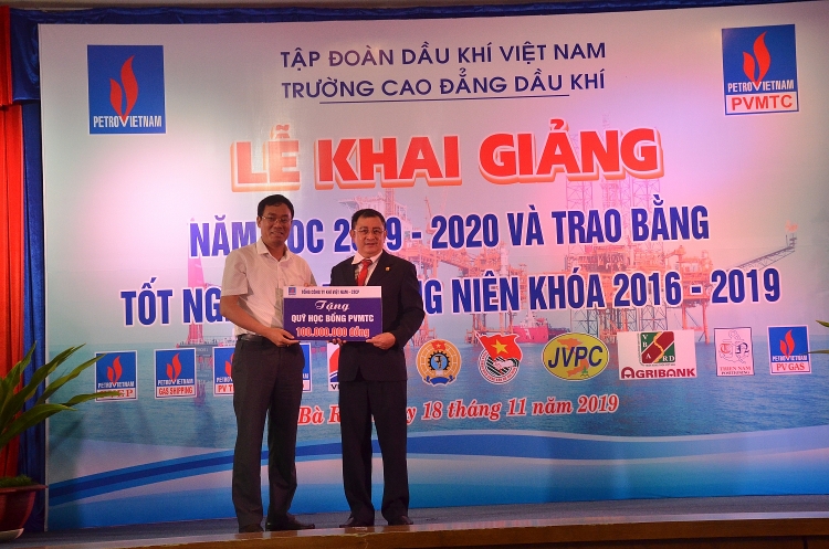 PVMTC tổ chức trao bằng tốt nghiệp và khai giảng năm học 2019-2020 pvmtc to chuc trao bang tot nghiep va khai giang nam hoc 2019 2020