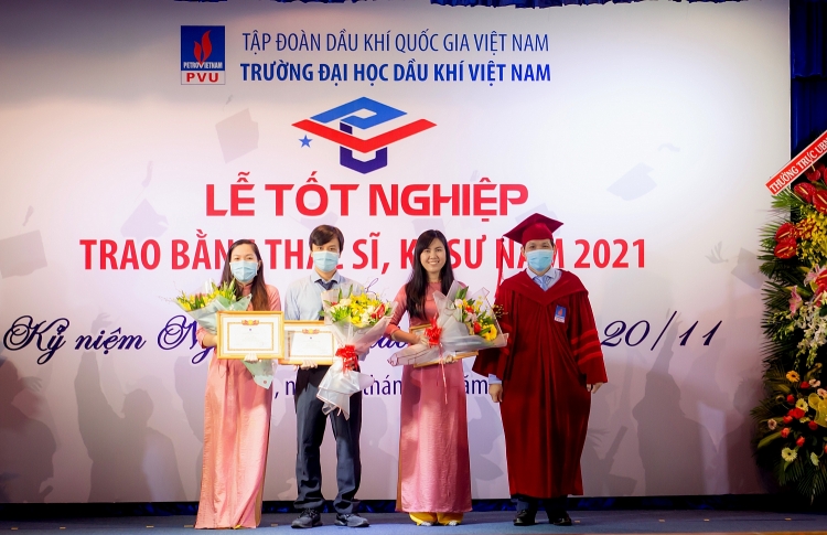 Lễ Tốt nghiệp năm 2021 và Ngày Nhà giáo Việt Nam 20/11 của PVU - Trang trọng và đầy cảm xúc