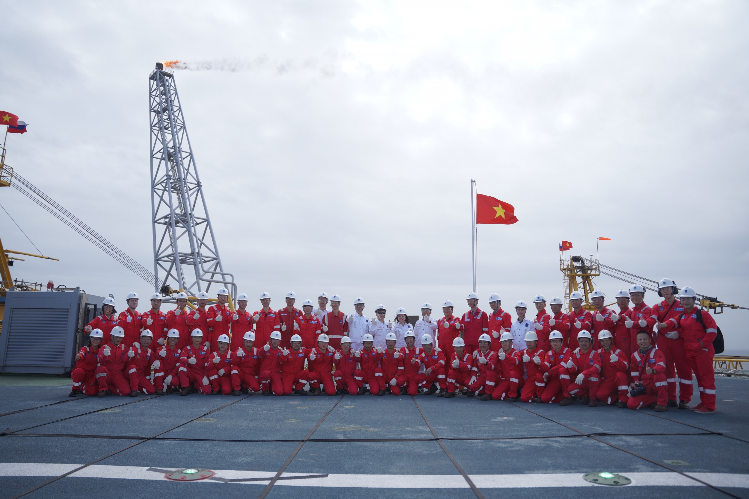 Xuân sớm trên giàn khai thác Hải Thạch - Mộc Tinh