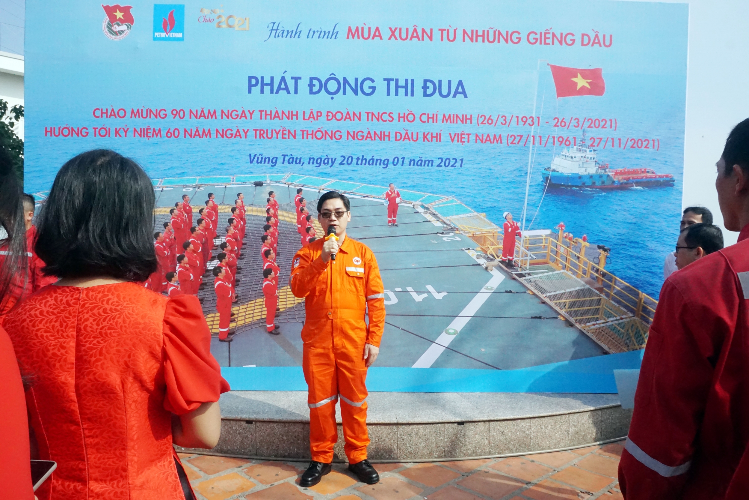 Phát động thi đua “Tuổi trẻ Dầu khí tiếp nối truyền thống, lan tỏa văn hóa Petrovietnam” Phát động thi đua “Tuổi trẻ Dầu khí tiếp nối truyền thống, lan tỏa văn hóa Petrovietnam”