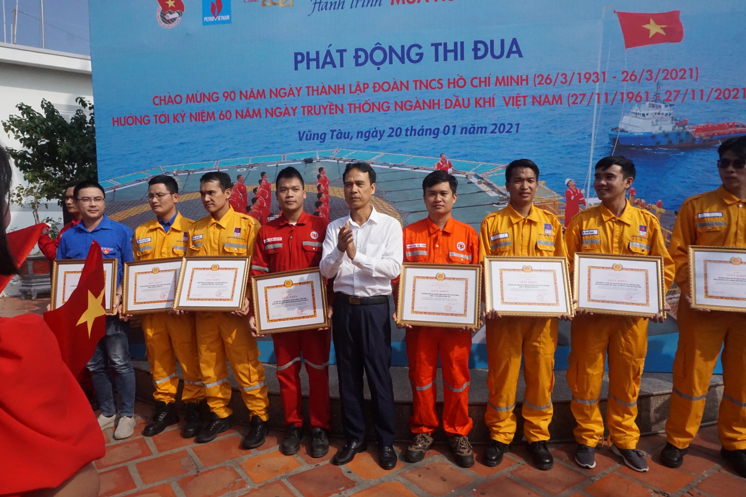 Phát động thi đua “Tuổi trẻ Dầu khí tiếp nối truyền thống, lan tỏa văn hóa Petrovietnam” Phát động thi đua “Tuổi trẻ Dầu khí tiếp nối truyền thống, lan tỏa văn hóa Petrovietnam”