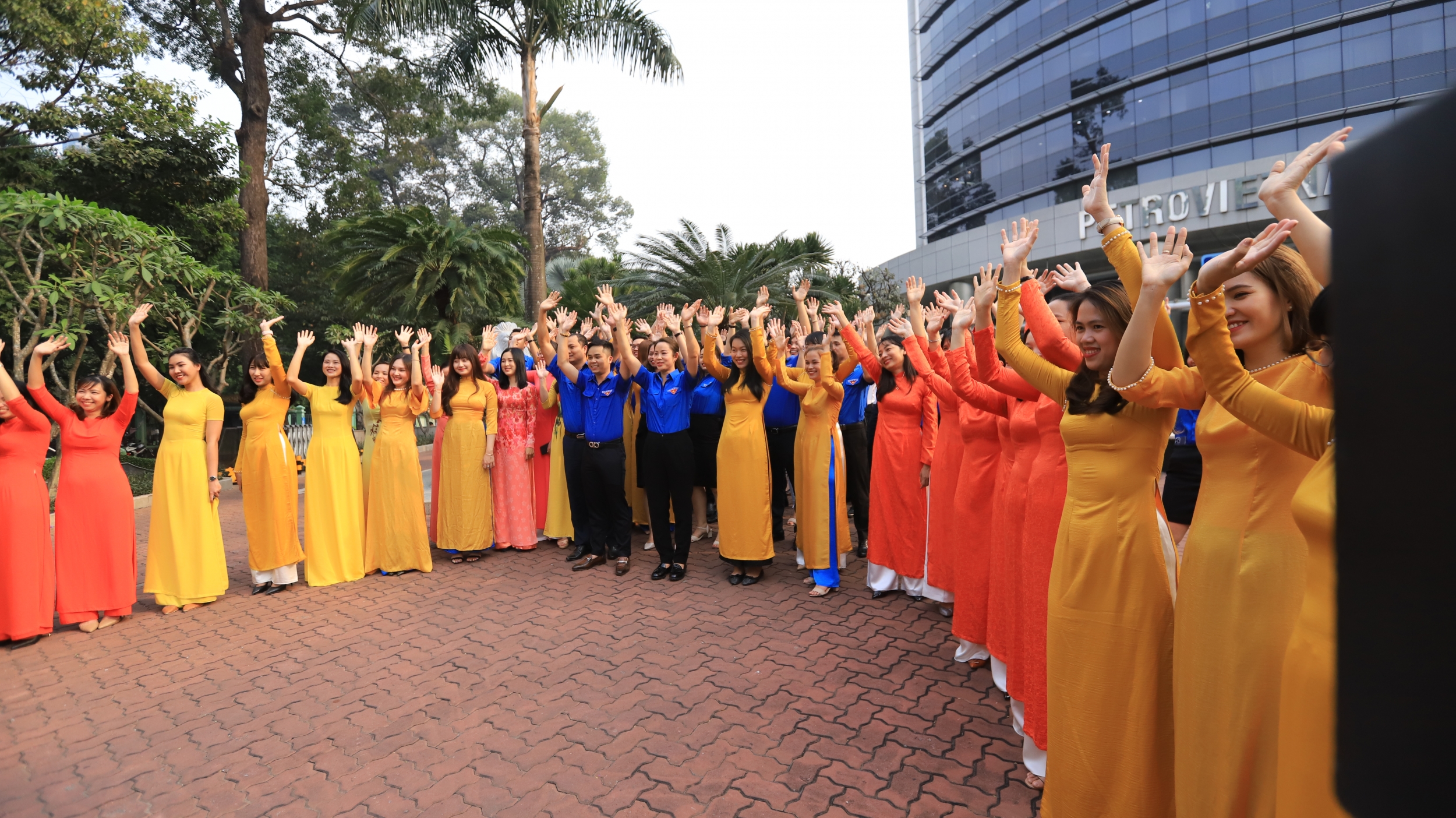Hành trình “Mùa Xuân từ những giếng dầu” đến Thành phố Hồ Chí Minh Hành trình “Mùa Xuân từ những giếng dầu” đến Thành phố Hồ Chí Minh