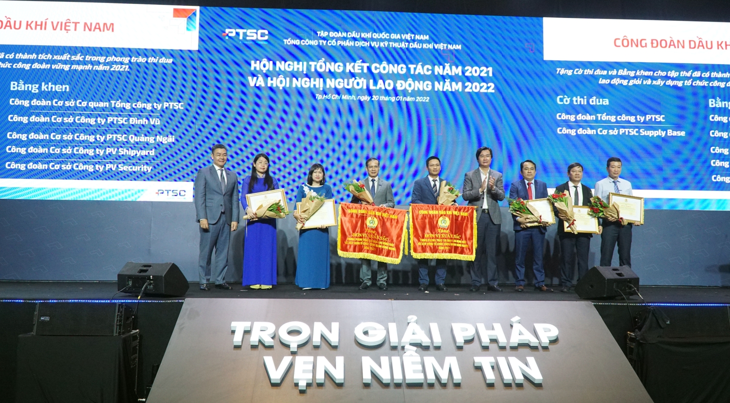 Trao khen thưởng của Công đoàn Dầu khí Việt Nam