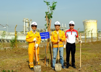 KVT tổ chức Tết trồng cây tại Nhà máy Xử lý Khí Dinh Cố