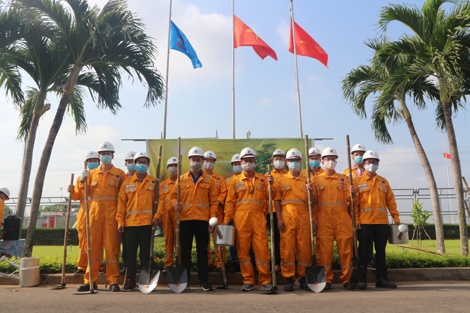 KĐN phát động đợt 2 chương trình trồng cây “Chung tay vì màu xanh trên công trình khí” KĐN phát động đợt 2 chương trình trồng cây “Chung tay vì màu xanh trên công trình khí”