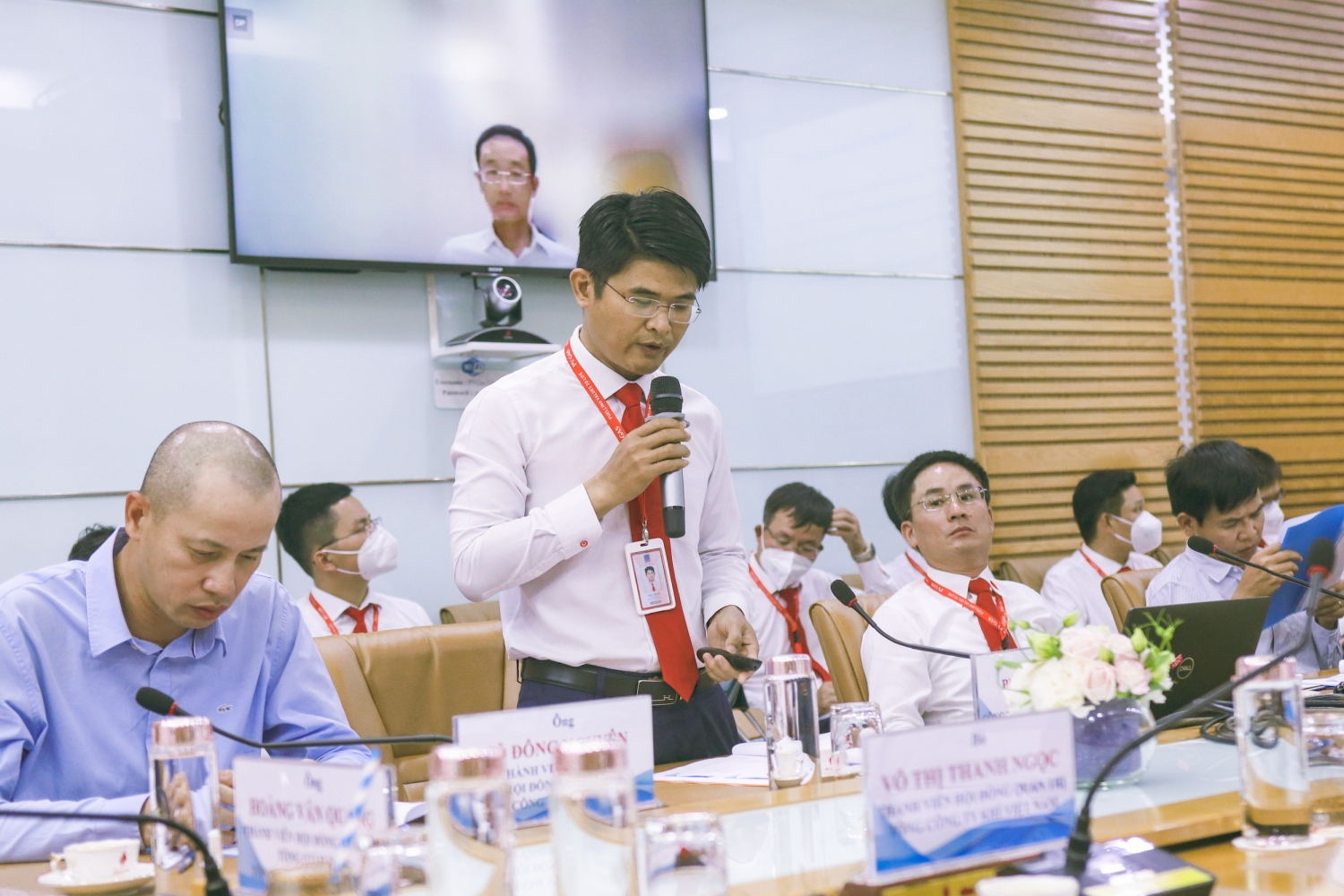 Phó Giám đốc KVT Phan Tấn Hậu báo cáo tại buổi làm việc