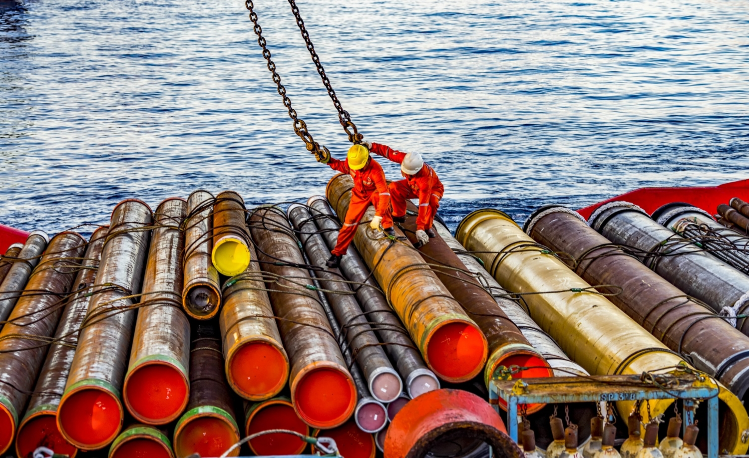 Người lao động dầu khí  làm việc trên công trình biển 1
