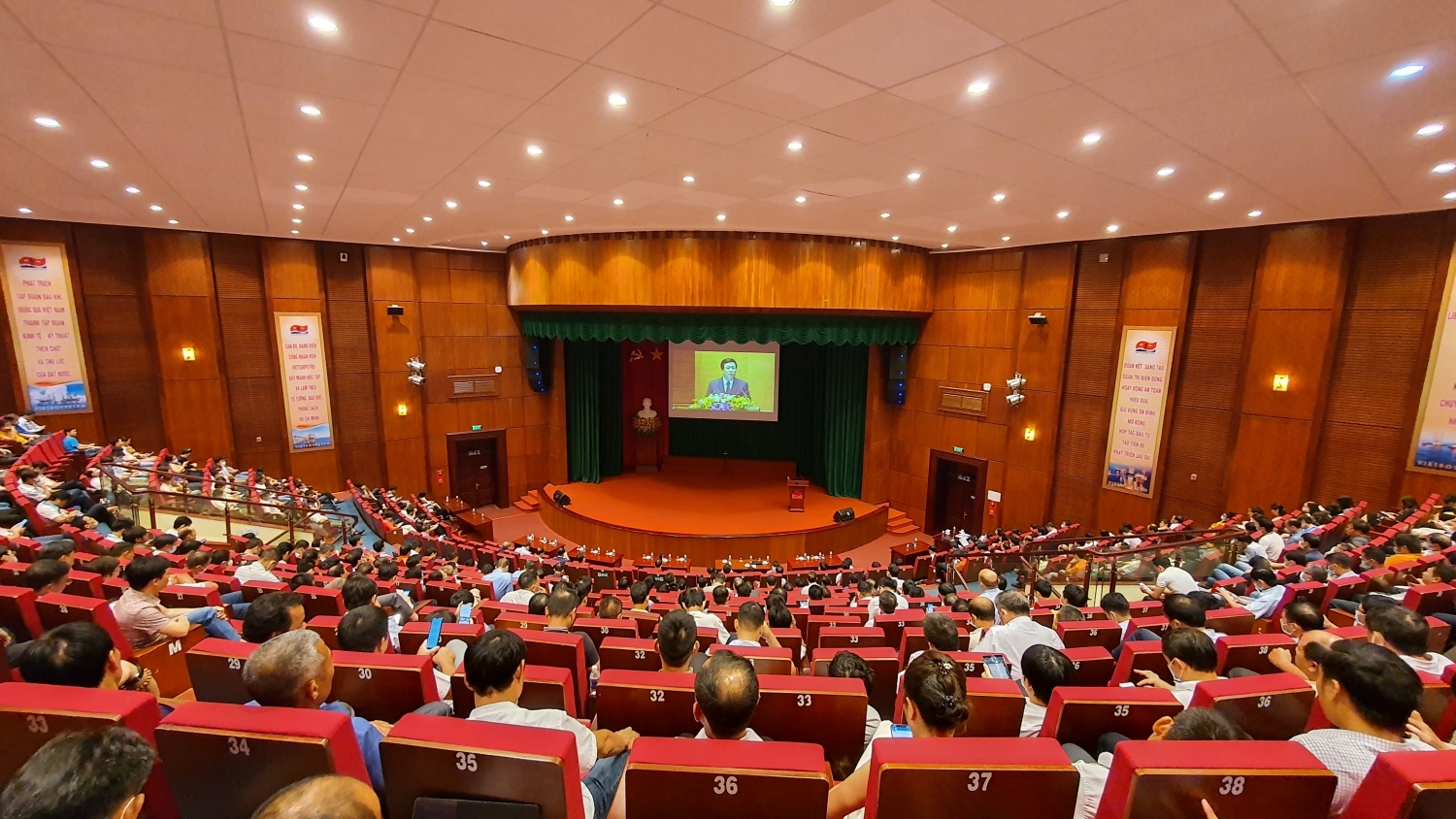 Ban Bí thư Trung ương Đảng đã tổ chức Hội nghị trực tuyến toàn quốc nghiên cứu, học tập, quán triệt, tuyên truyền Nghị quyết Đại hội lần thứ XIII của Đảng.