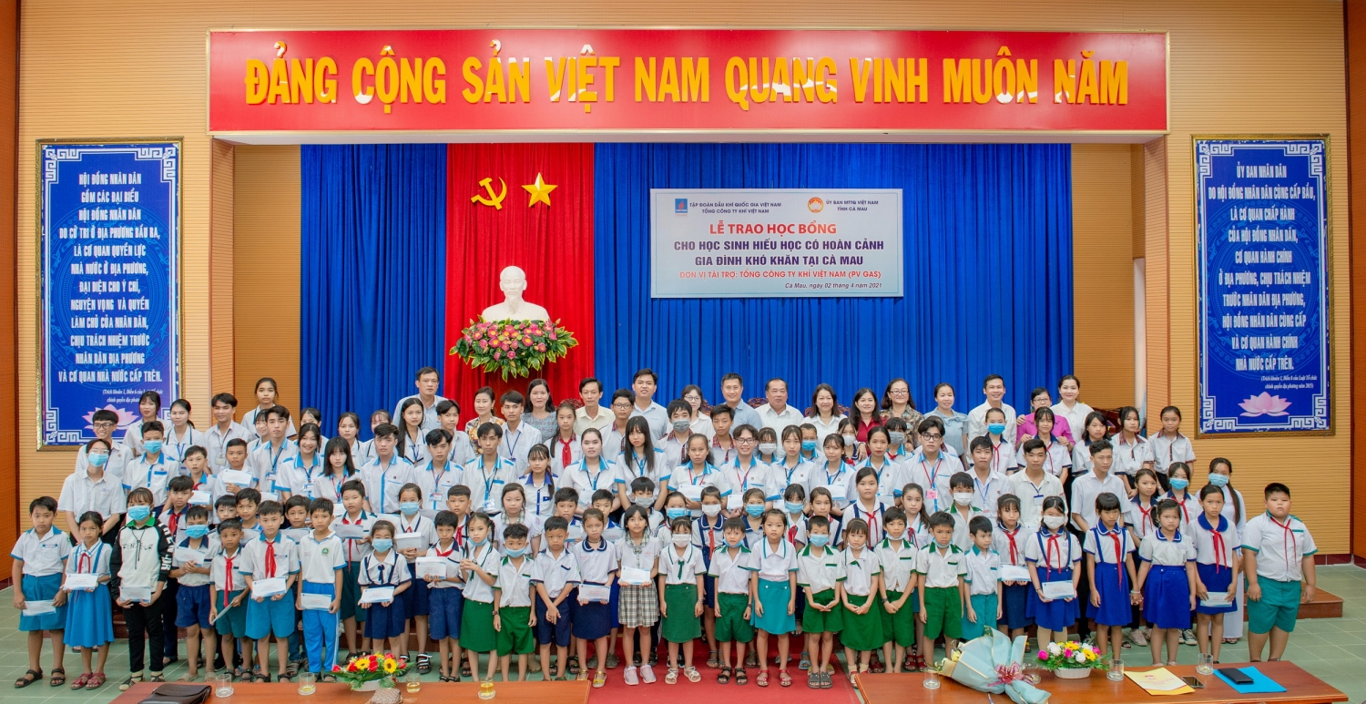 Niềm vui của các em nhỏ vượt khó học giỏi Cà Mau Niềm vui của các em nhỏ vượt khó học giỏi Cà Mau