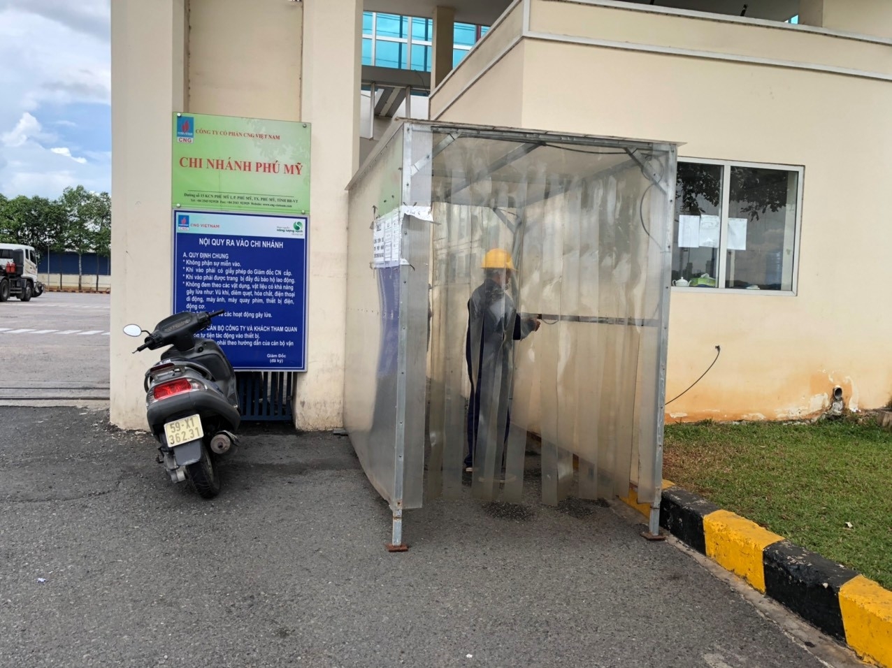 Phun khử khuẩn toàn thân tại CNPM