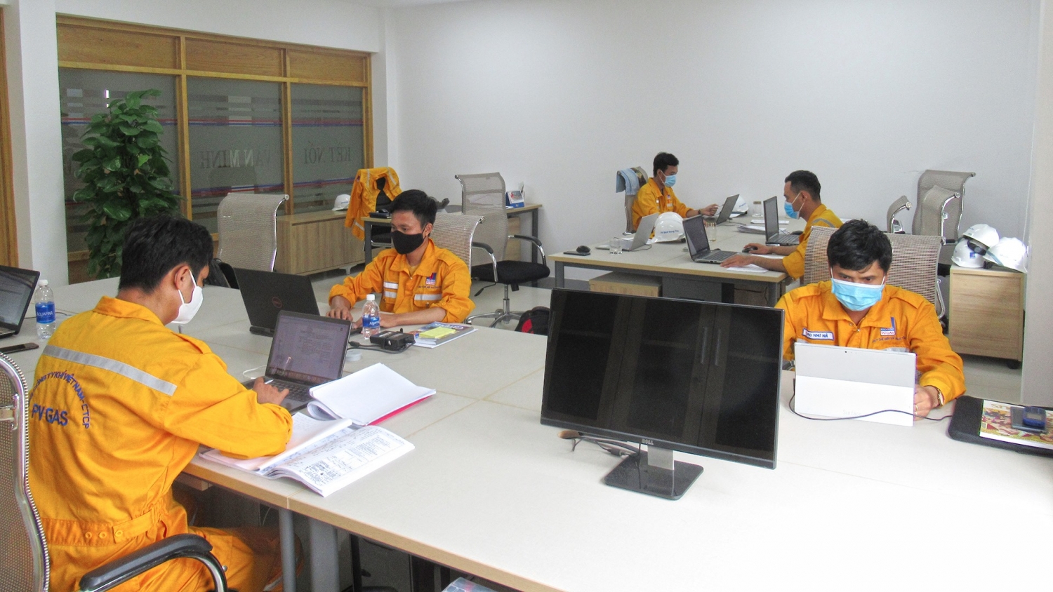 Công tác làm hồ sơ xe bồn và đánh giá kíp VH được đưa ra phía ngoài PĐK
