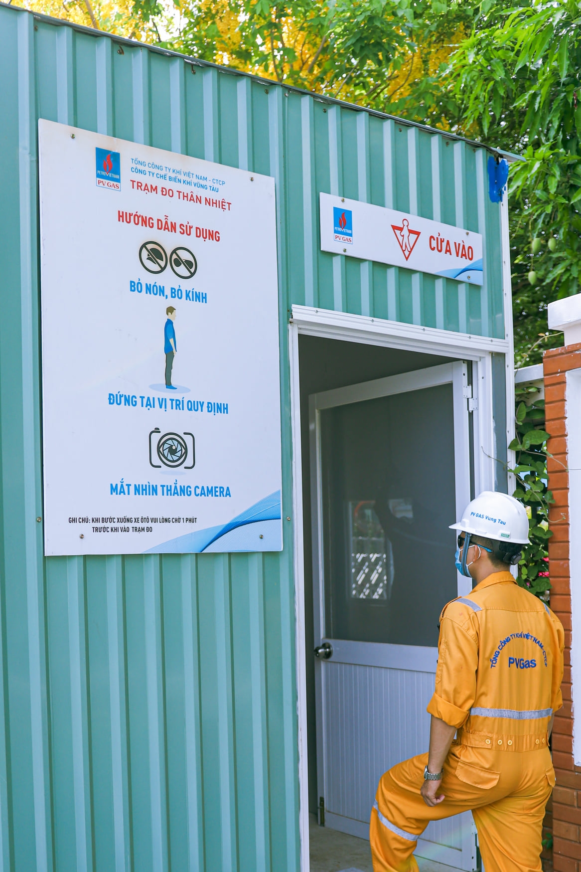 Chùm ảnh: Nghiêm túc thực hiện các quy định phòng chống dịch COVID tại Công ty Chế biến khí Vũng Tàu
