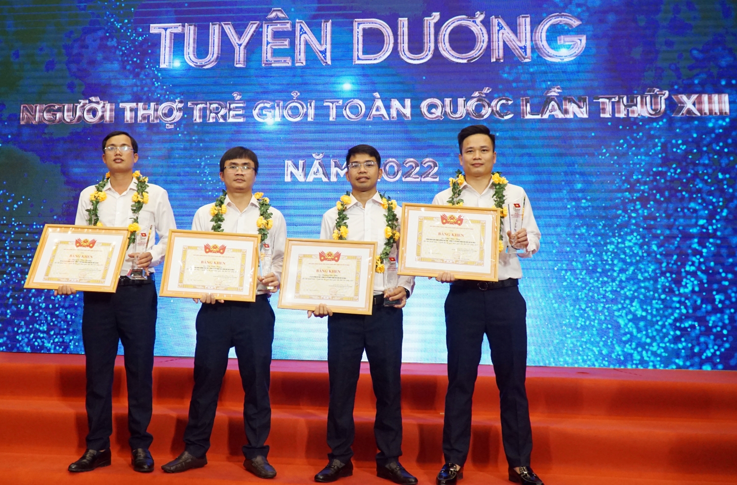 11 gương mặt trẻ Dầu khí được tuyên dương “Người thợ trẻ giỏi” toàn quốc năm 2022 11 gương mặt trẻ Dầu khí được tuyên dương “Người thợ trẻ giỏi” toàn quốc năm 2022