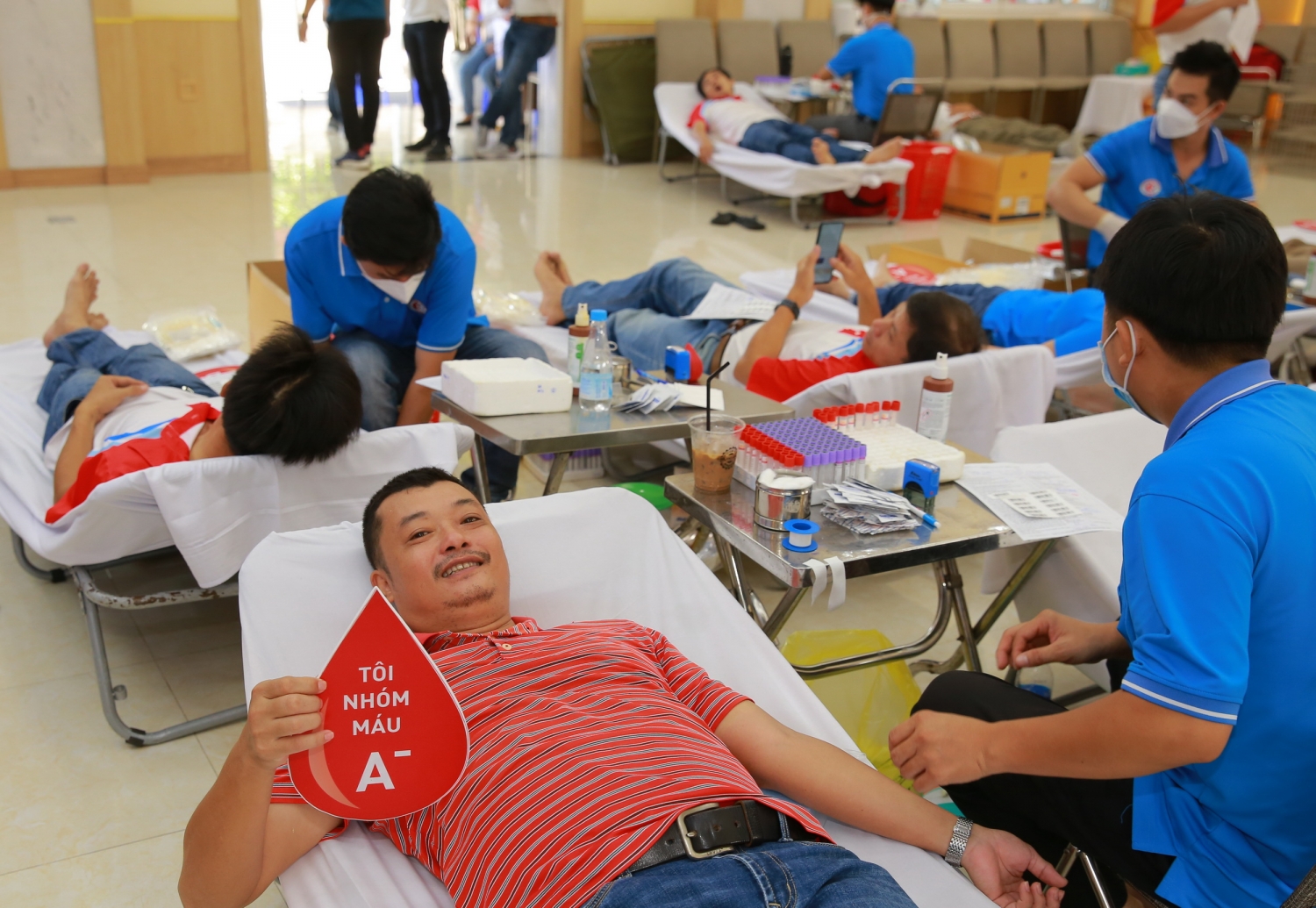 Người tham gia Chương trình được phân biệt nhóm máu và thực hiện đúng quy trình hiến máu