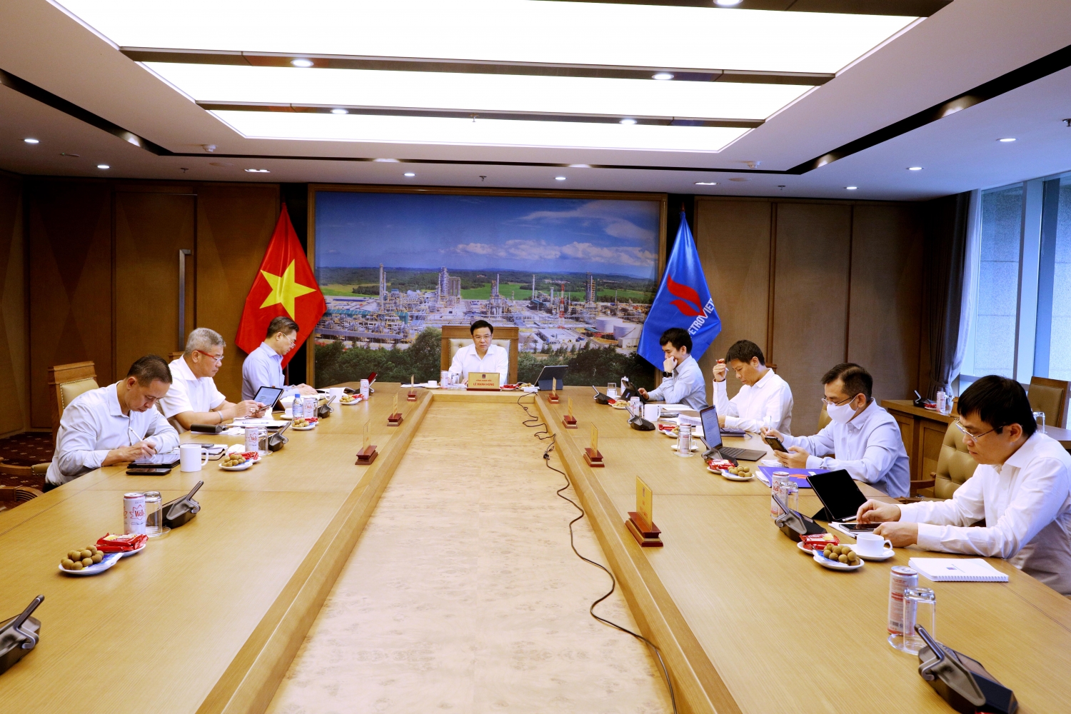 TGĐ Petrovietnam Lê Mạnh Hùng phát biểu tại cuộc họp TGĐ Petrovietnam Lê Mạnh Hùng phát biểu tại cuộc họp