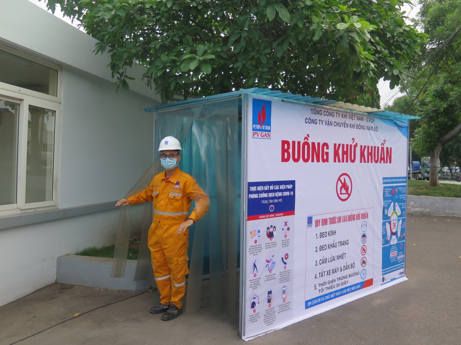 Buồng khử khuẩn do KĐN tự sáng chế và vận hành liên tục hoạt động trong hơn 2 năm qua Buồng khử khuẩn do KĐN tự sáng chế và vận hành liên tục hoạt động trong hơn 2 năm qua