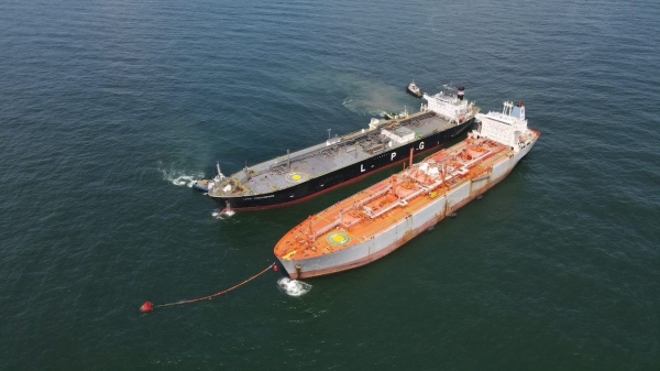 Tàu kho nổi chứa LPG lạnh khu vực miền Bắc tiếp nhận thành công chuyến hàng đầu tiên - Vimarsana News