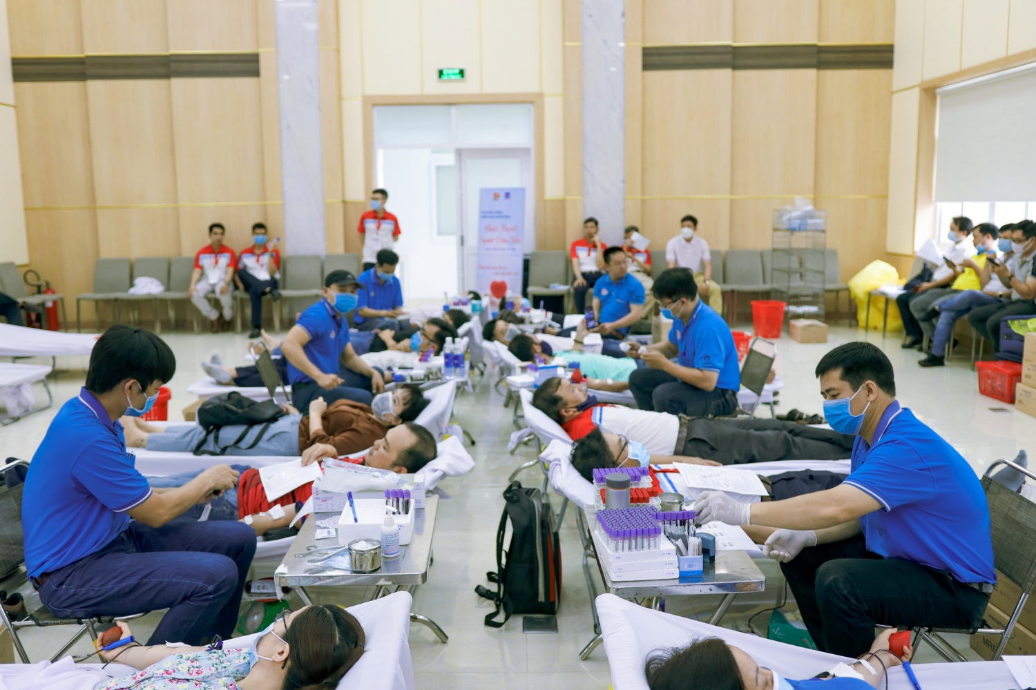 Người lao động PV GAS tích cực tham gia hiến máu nhân đạo trong bối cảnh khan hiếm nguồn máu dự trữ do ảnh hưởng của dịch Covid
