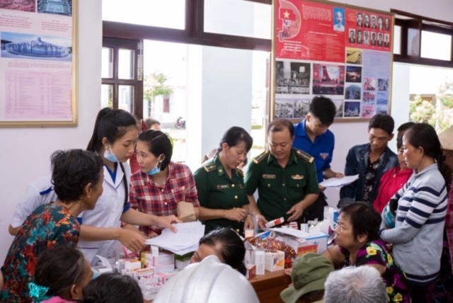 KCM tổ chức khám chữa bệnh và tặng quà tại Ngọc Hiển, Cà Mau