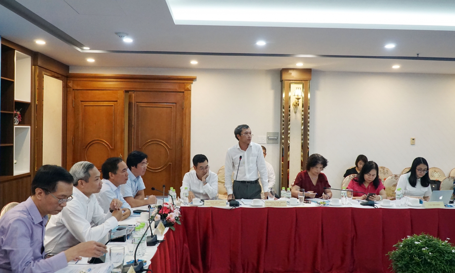 Ông Hoàng Ngọc Trung - Phó tổng giám đốc PVEP phát biểu tham luận