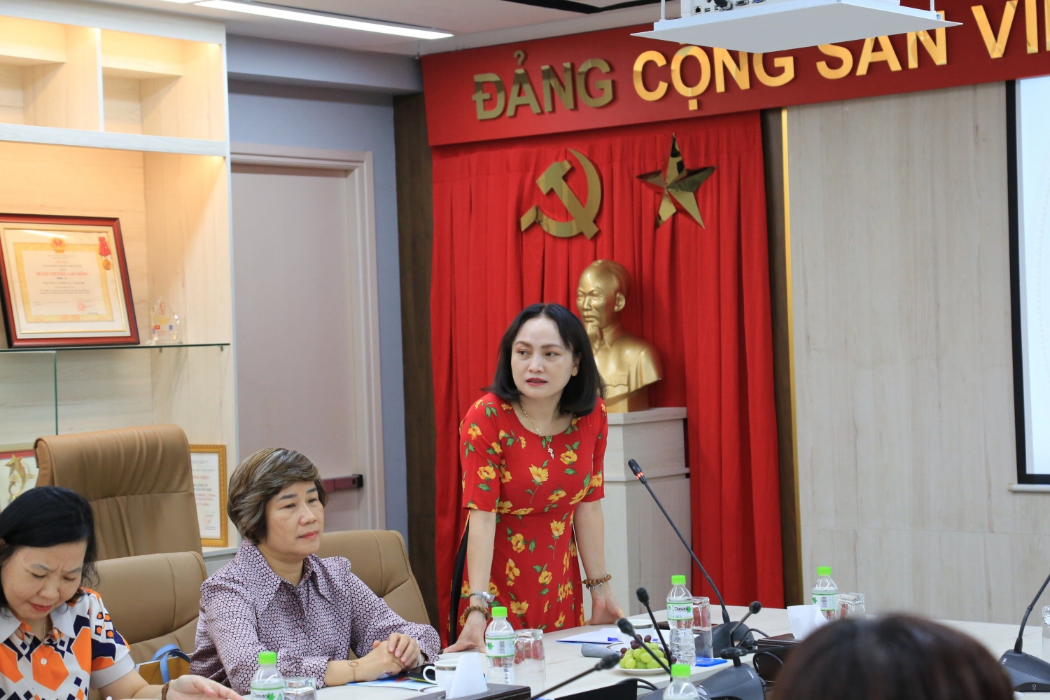 ồng chí Nghiêm Thùy Lan - Ủy viên BCH TLĐ LĐ VN, Ủy viên BTV Đảng ủy, Chủ tịch Công đòan Dầu khí Việt Nam phát biểu tại buổi làm việc