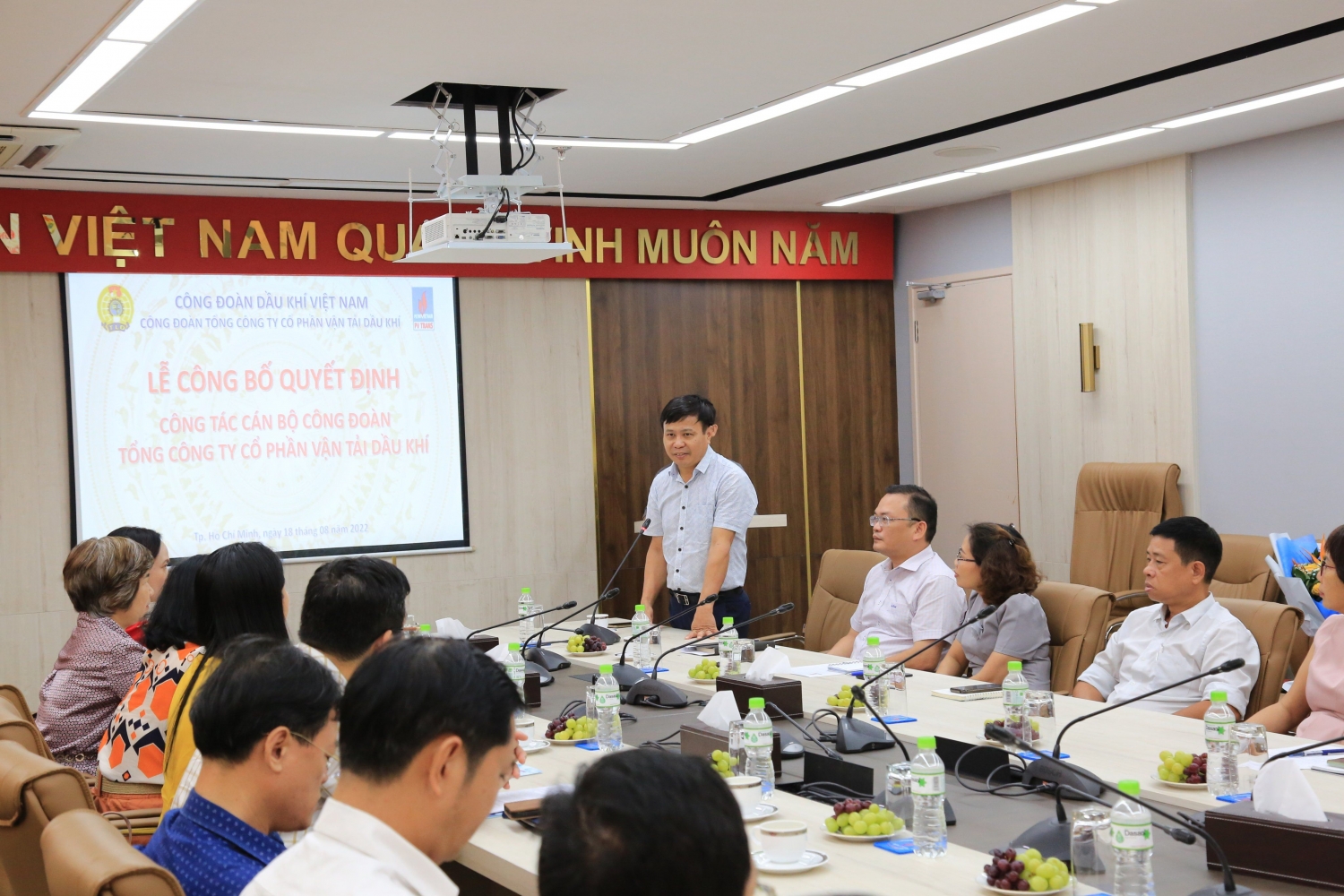 Đồng chí Phạm Việt Anh – Bí thư Đảng ủy, Chủ tịch HĐQT PVTrans phát biểu tại buổi làm việc