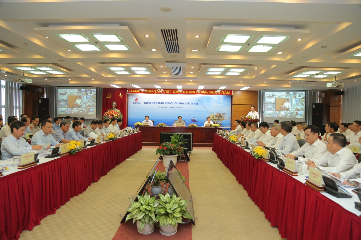 Thủ tướng Chính phủ Phạm Minh Chính làm việc với Petrovietnam Thủ tướng Chính phủ Phạm Minh Chính làm việc với Petrovietnam