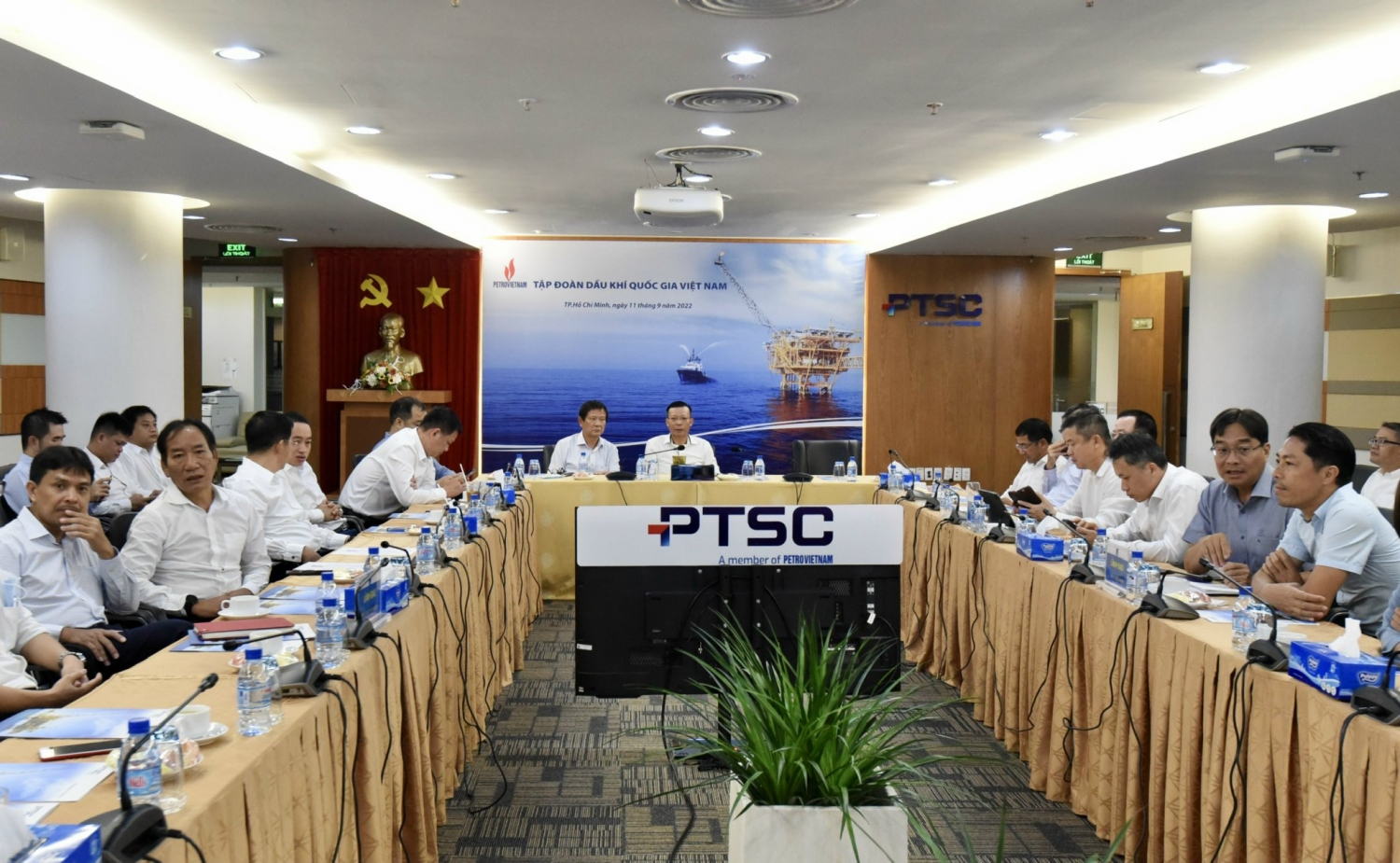 Thủ tướng Chính phủ Phạm Minh Chính làm việc với Petrovietnam Thủ tướng Chính phủ Phạm Minh Chính làm việc với Petrovietnam