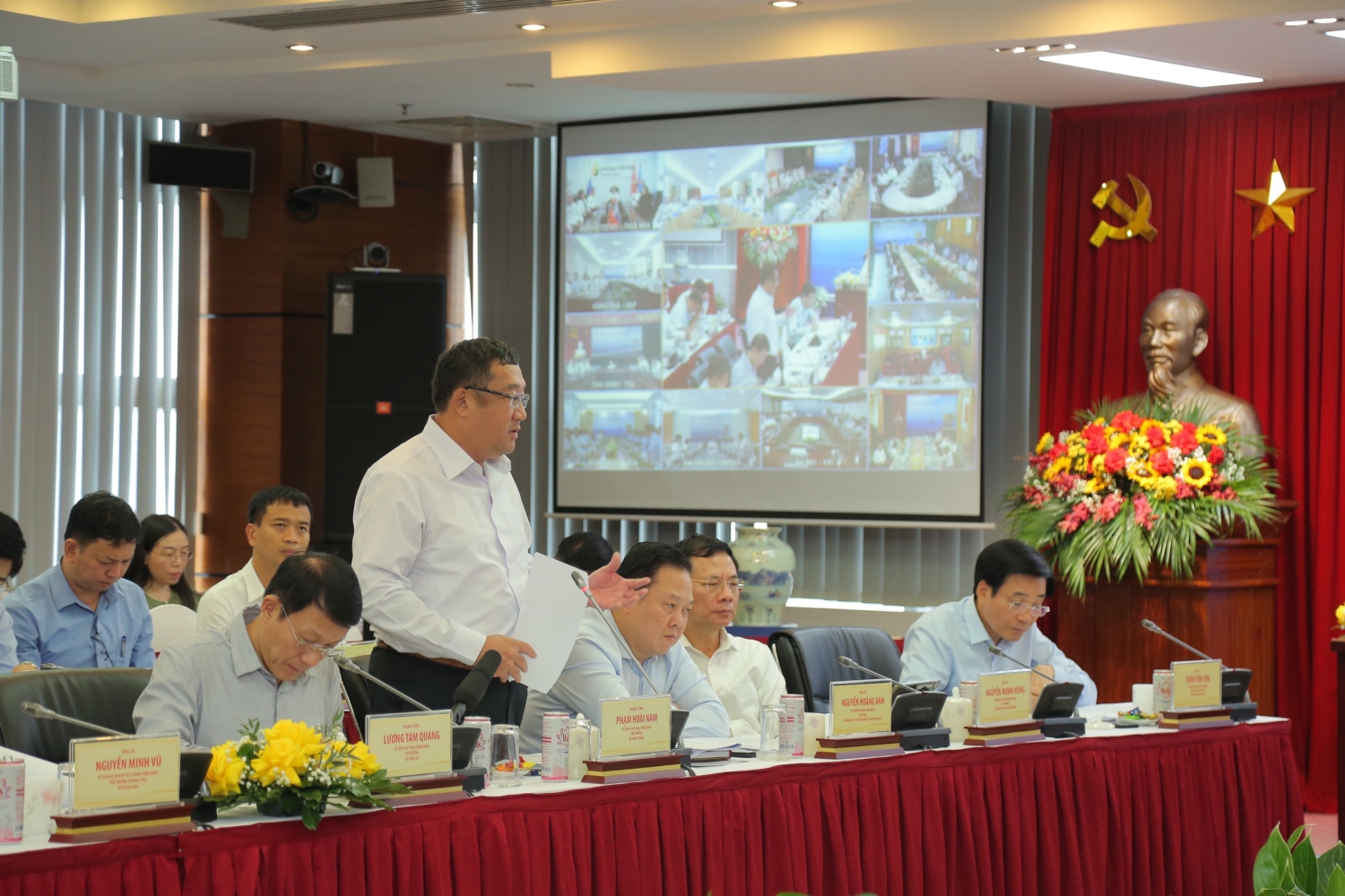 Thủ tướng Chính phủ Phạm Minh Chính làm việc với Petrovietnam Thủ tướng Chính phủ Phạm Minh Chính làm việc với Petrovietnam