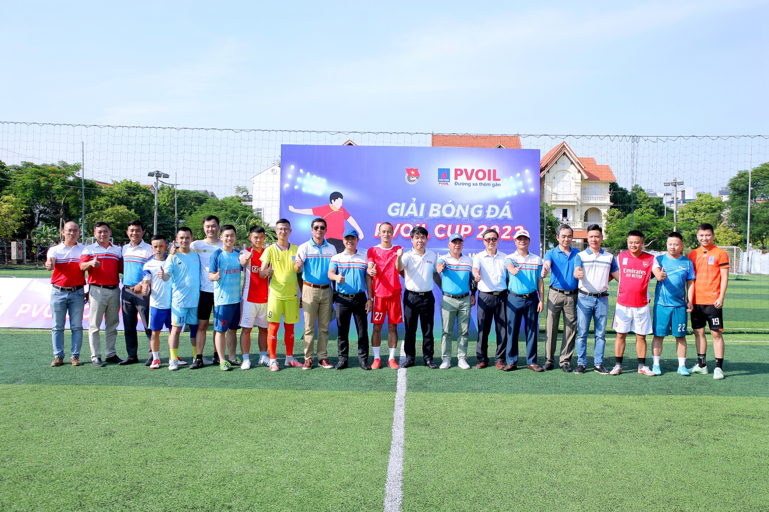 Lãnh đạo Tổng công ty và Lãnh đạo các đơn vị chụp ảnh lưu niệm với đại diện các đội bóng Lãnh đạo Tổng công ty và Lãnh đạo các đơn vị chụp ảnh lưu niệm với đại diện các đội bóng