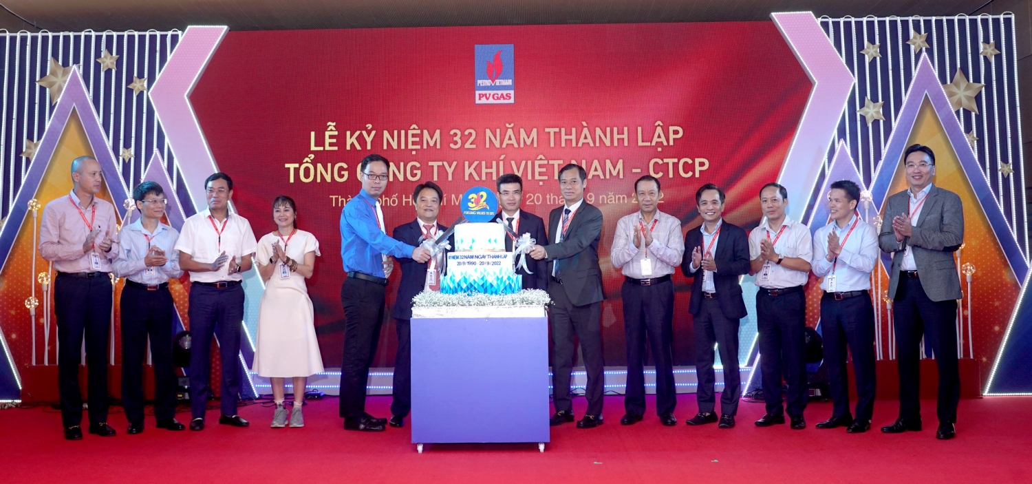 Nghi thức chúc mừng sinh nhật lần thứ 32 của Tổng công ty Khí Việt Nam Nghi thức chúc mừng sinh nhật lần thứ 32 của Tổng công ty Khí Việt Nam