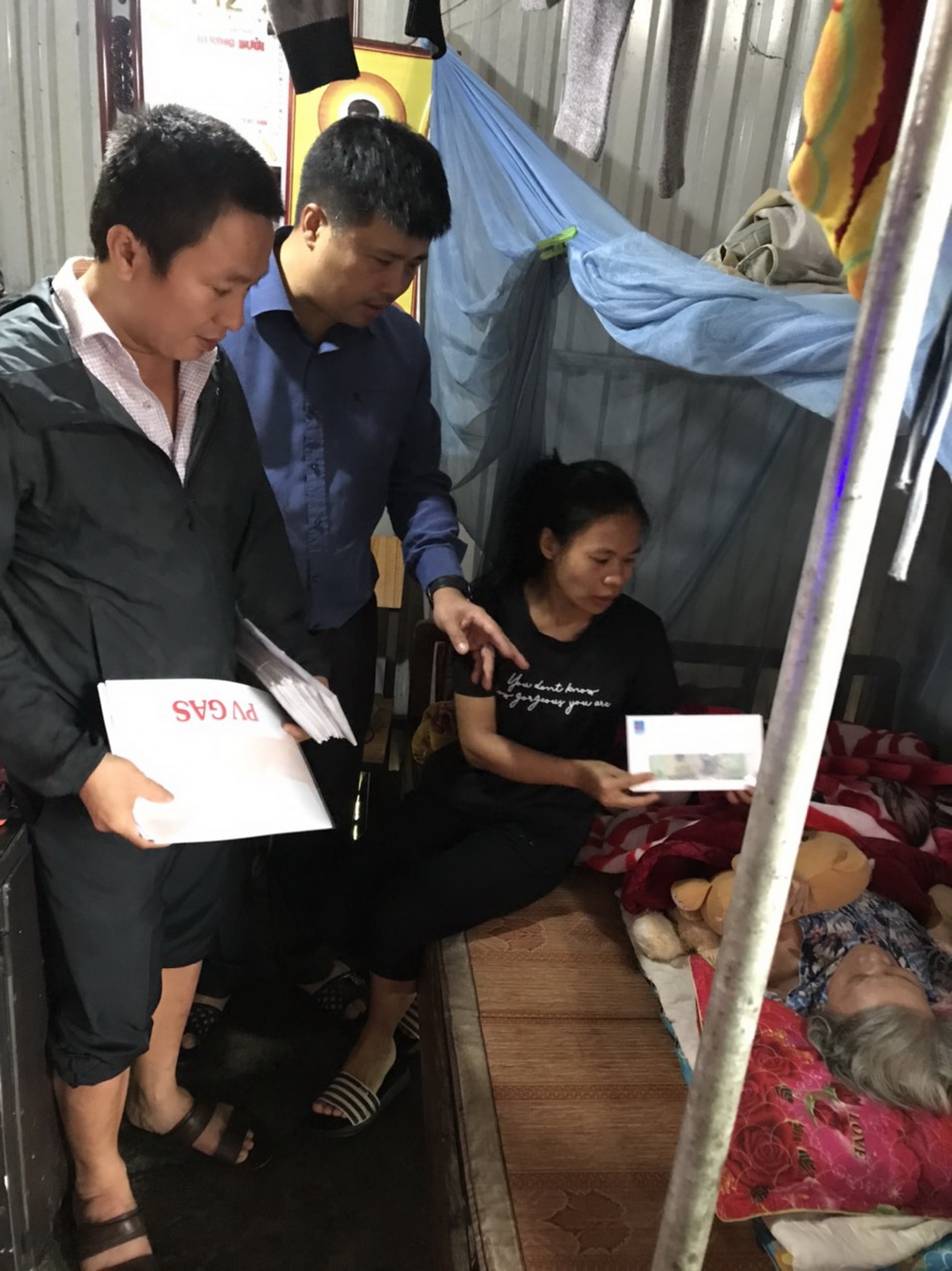 pv gas ung ho 600 trieu dong cho thua thien hue va quang tri ngay trong con bao so 8