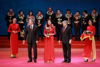 NPK Cà Mau nhận giải thưởng Bông lúa vàng