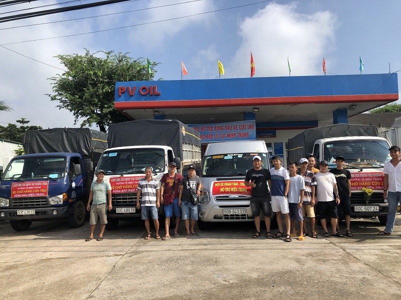 PVOIL hỗ trợ xăng dầu cho xe đi cứu trợ đồng bào miền Trung PVOIL hỗ trợ xăng dầu cho xe đi cứu trợ đồng bào miền Trung