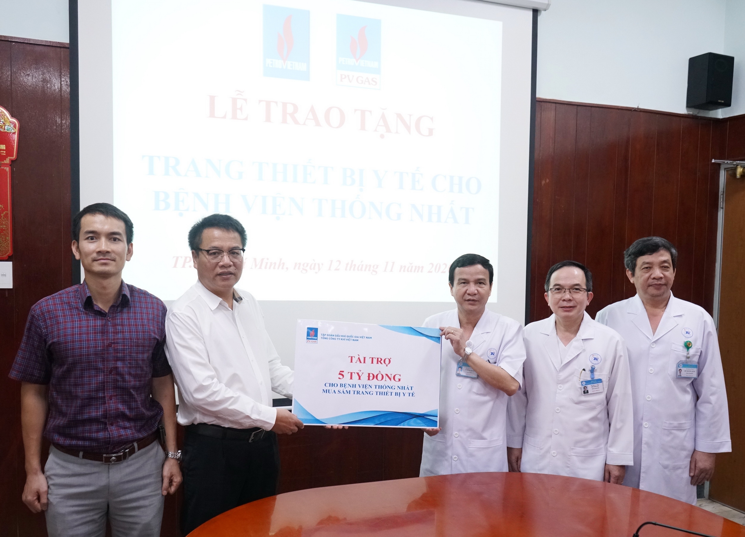 Nghi thức trao tặng thiết bị y tế cho BV Thống Nhất