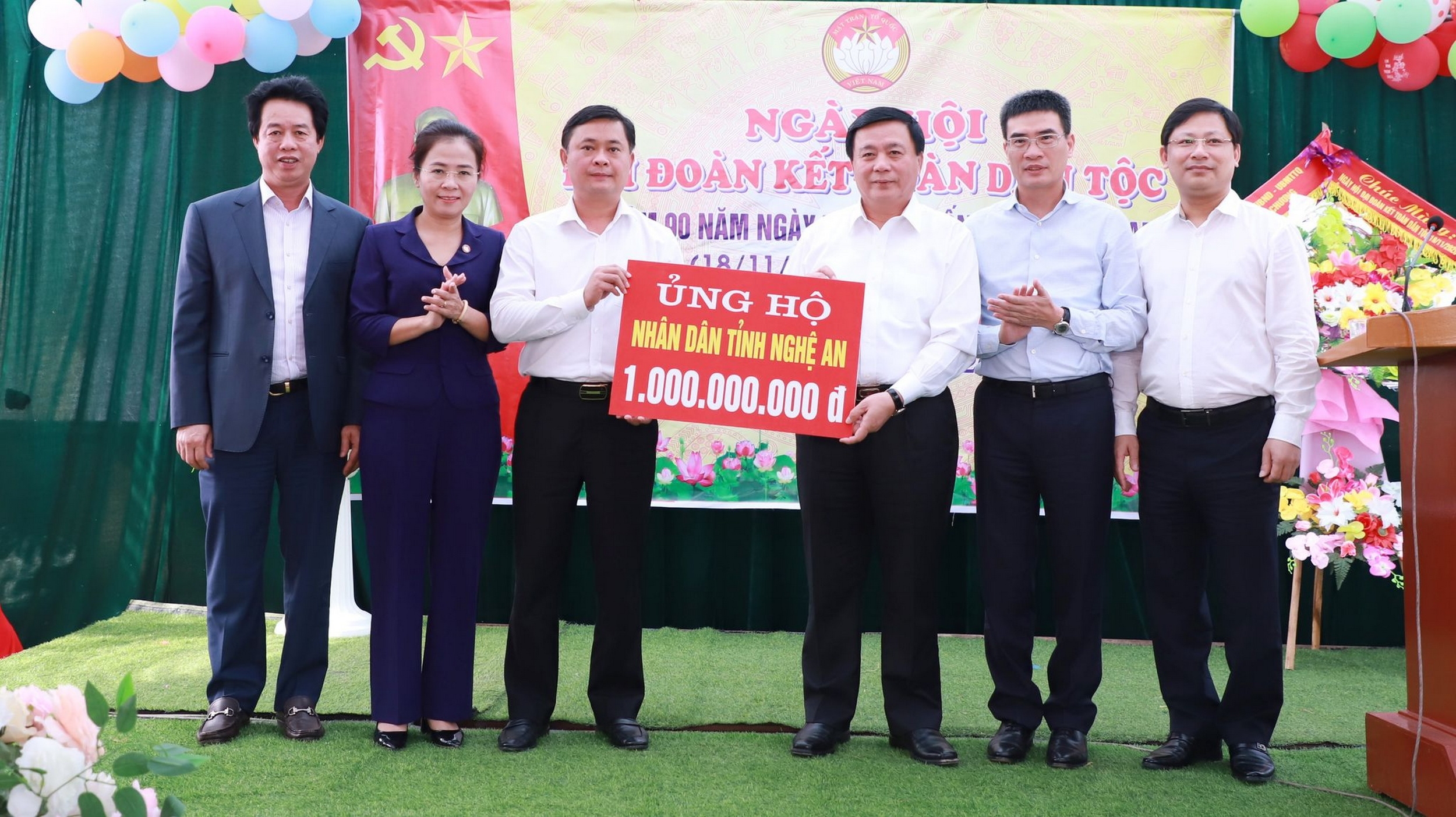 Đoàn công tác ủng hộ nhân dân Nghệ An khắc phục hậu quả thiên tai Đoàn công tác ủng hộ nhân dân Nghệ An khắc phục hậu quả thiên tai