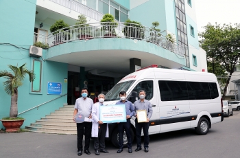 Petrovietnam trao tặng xe cứu thương cho Bệnh viện Nguyễn Tri Phương