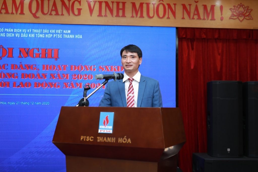 Đ/c Lê Văn Ngà – Bí thư Đảng ủy, Chủ tịch HĐQT Công ty báo cáo tại Hội nghị