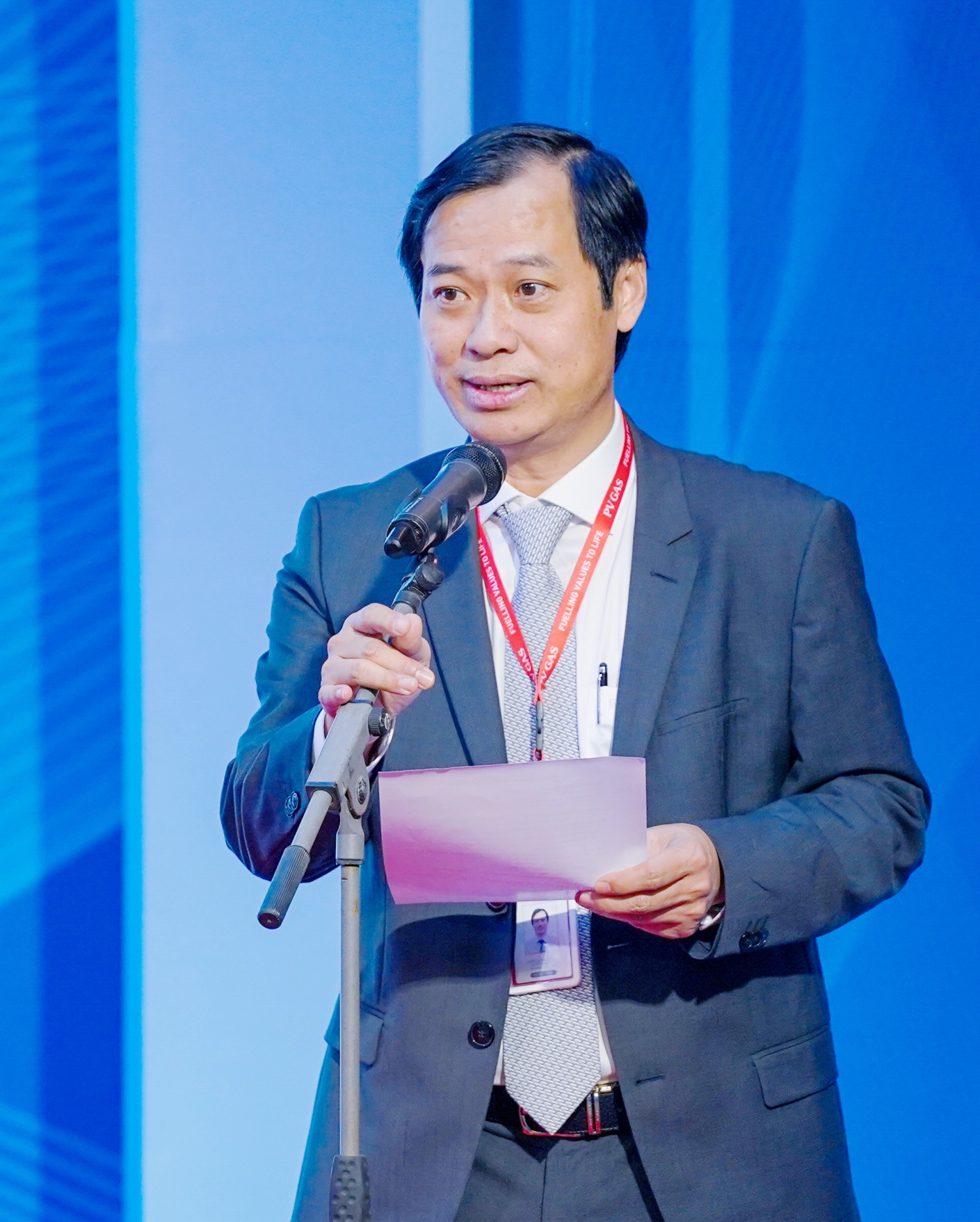 ồng chí Trần Xuân Thành – Chủ tịch Công đoàn PV GAS đọc phát động đợt thi đua đặc biệt, chào mừng năm mới 2022