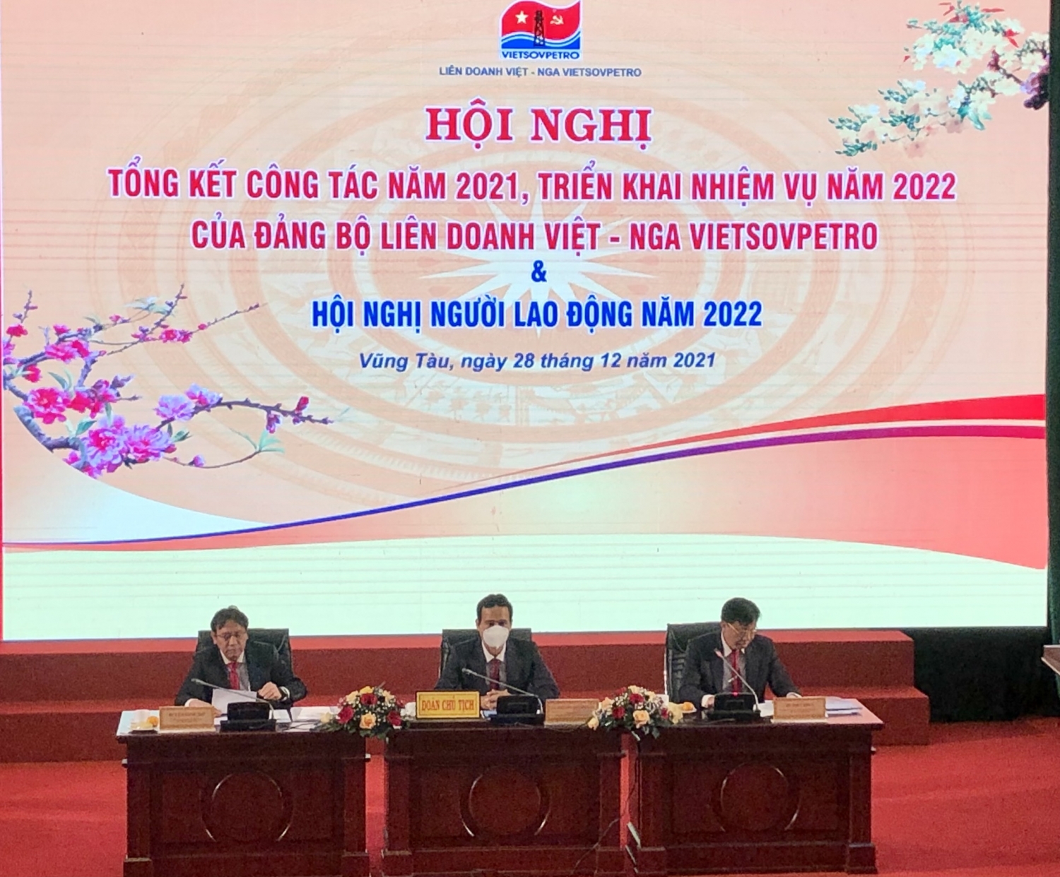 Đoàn Chủ tịch Hội nghị Tổng kết Công tác Đảng 2021 và Hội nghị Người lao động 2022 (1)