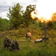 Ukraine phản công dồn dập, phá hủy kho vũ khí Nga