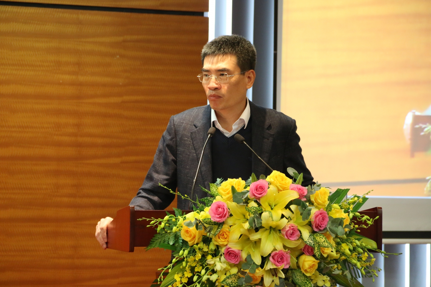 Đồng chí Dượng Mạnh Sơn - Bí thư Đảng ủy, Chủ tịch HĐTV Tổng Công ty Khí Việt Nam (PV Gas) tham luận tại Hội nghị