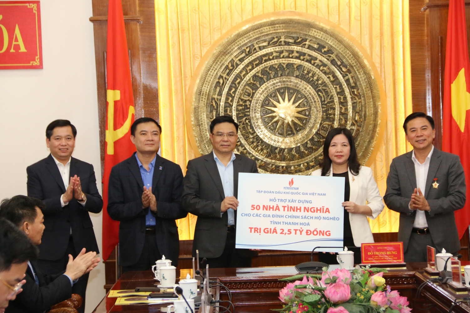 Petrovietnam hỗ trợ kinh phí xây dựng 50 căn nhà tình nghĩa tại Thanh Hóa