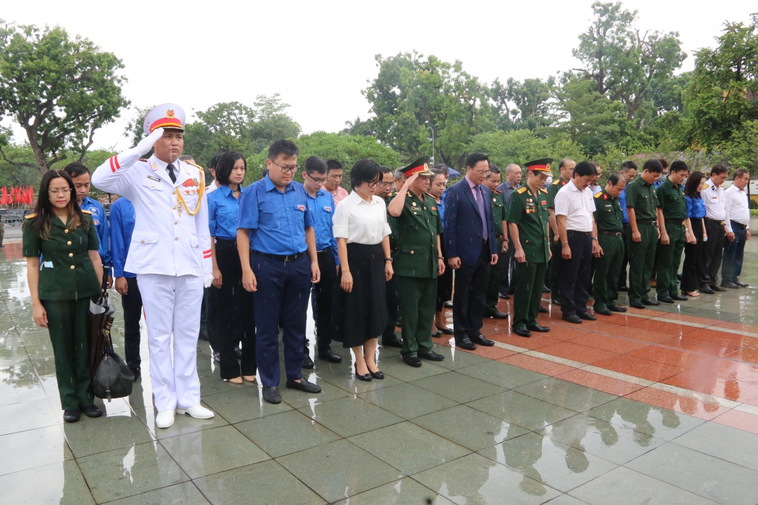 Lãnh đạo Petrovietnam dâng hương, tưởng niệm các anh hùng liệt sĩ