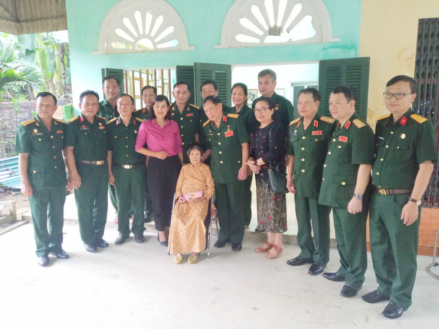 Hội CCB Việt Nam cùng Hội CCB Tập đoàn thăm, tặng quà đối tượng chính sách tỉnh Tuyên Quang