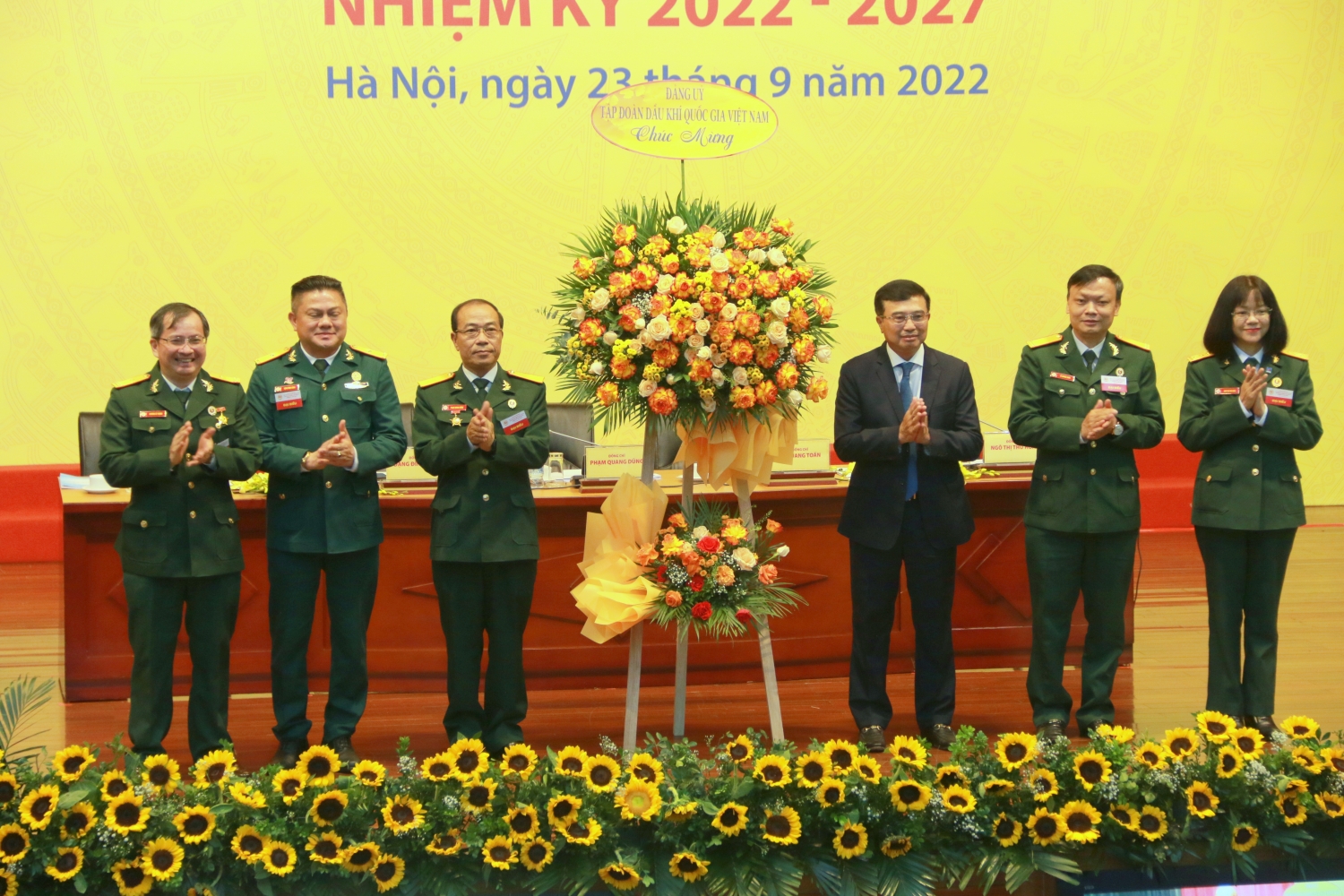 Hội CCB Petrovietnam phải là lực lượng gương mẫu, đi đầu trong mọi hoạt động của Tập đoàn Hội CCB Petrovietnam phải là lực lượng gương mẫu, đi đầu trong mọi hoạt động của Tập đoàn