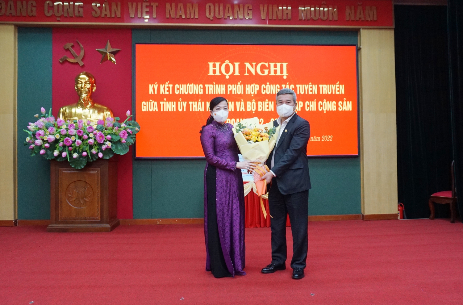 Petrovietnam trao 500 triệu đồng ủng hộ Chương trình “Tết ấm yêu thương” của tỉnh Thái Nguyên
